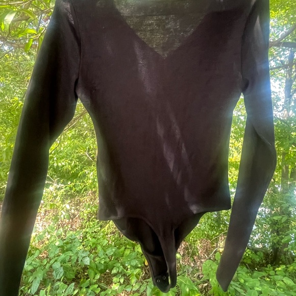 2 (1-NEW W/TAGS & 1-NEW WO/TAGS) ABERCROMBIE Women’s Long Sleeve Bodysuits (XS) - Picture 6 of 10